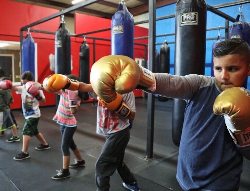 Corso di boxe per bambini, gioco boxe, autostima,  no al bullismo, Udine, Venzone, Carnia