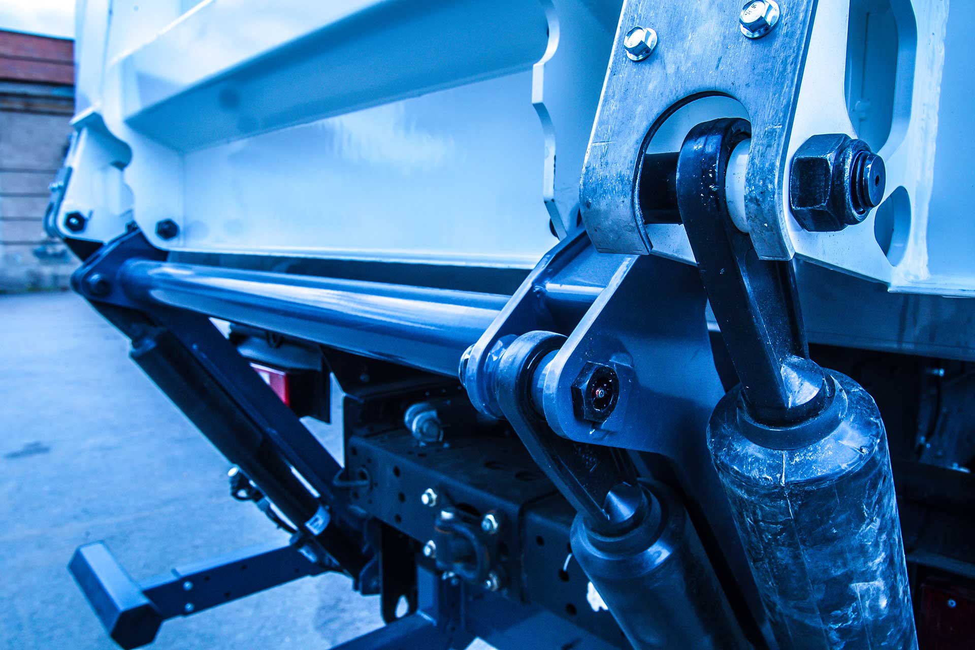 Tri Mechanical Truck & Auto Repair | Hydraulic Lift Gate Repair | Deer Park, NY