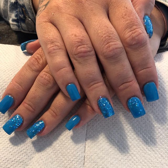 blue acrylic nails
