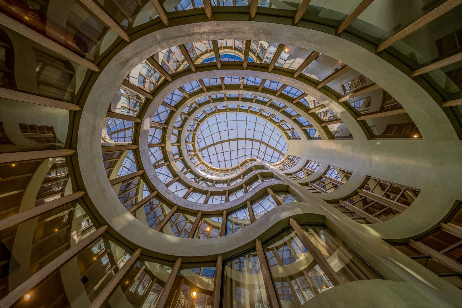 Der Zauber von Atrien und Innenhöfen in der Architektur