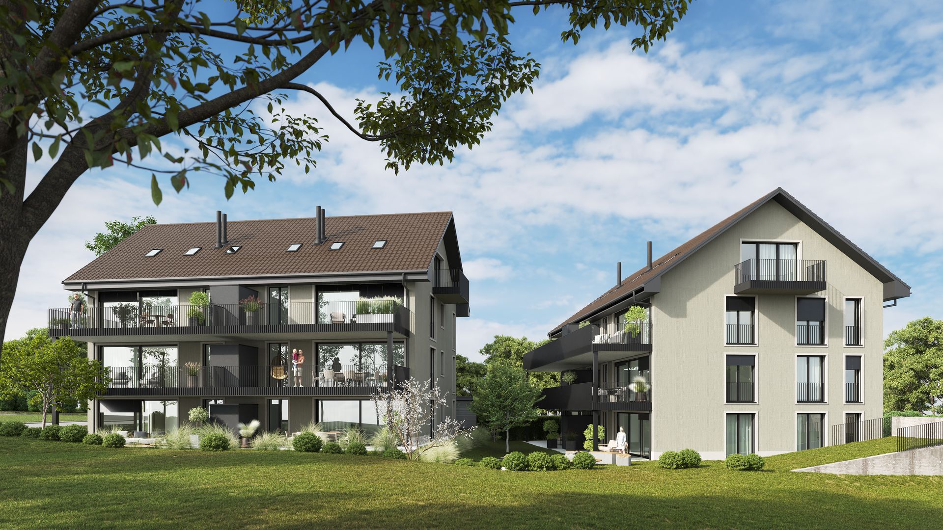 Zwei moderne Wohnhäuser mit Balkonen, in einer Rasenfläche mit Bäumen und blauem Himmel.