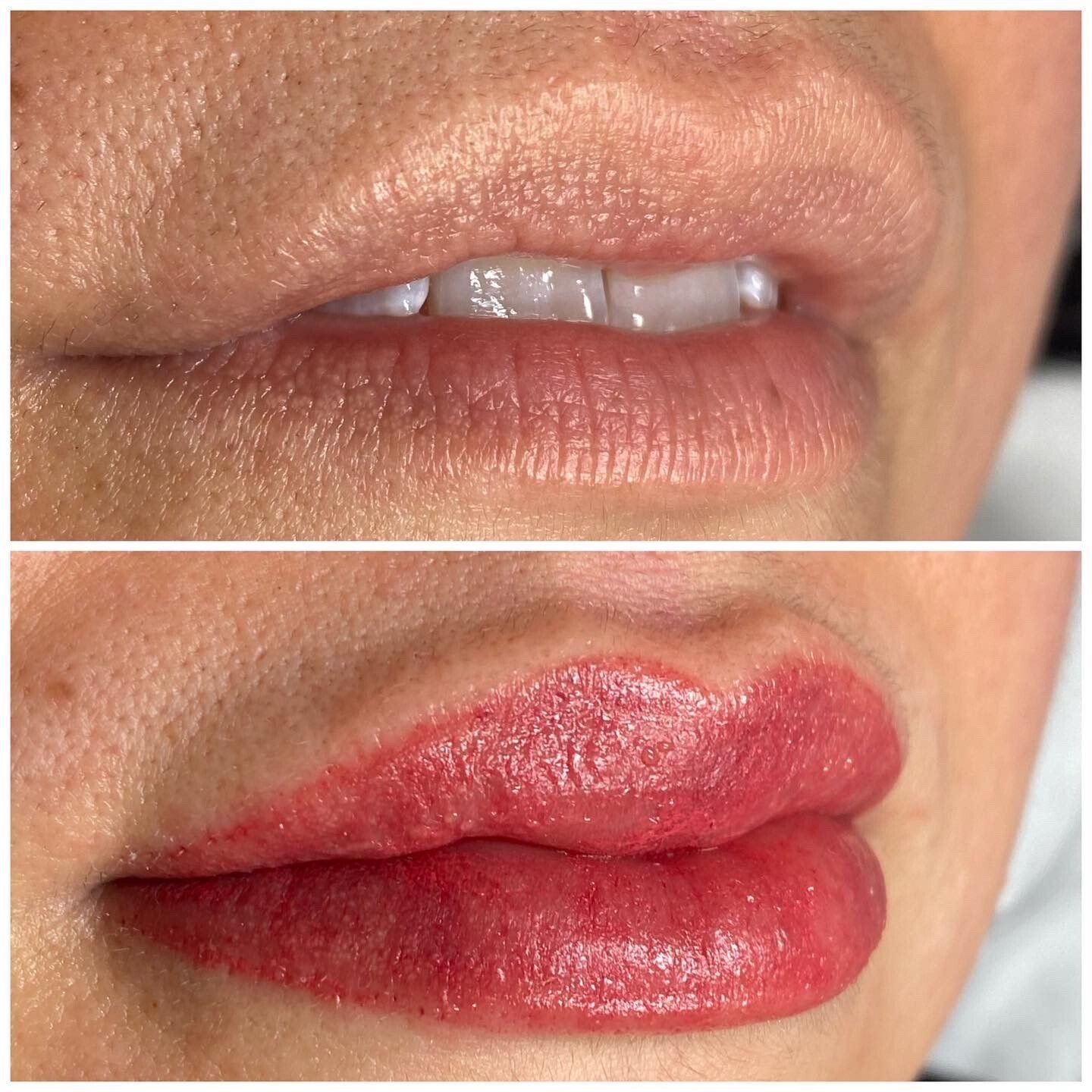 Ein Vorher-Nachher-Bild der Lippen einer Frau mit rotem Lippenstift