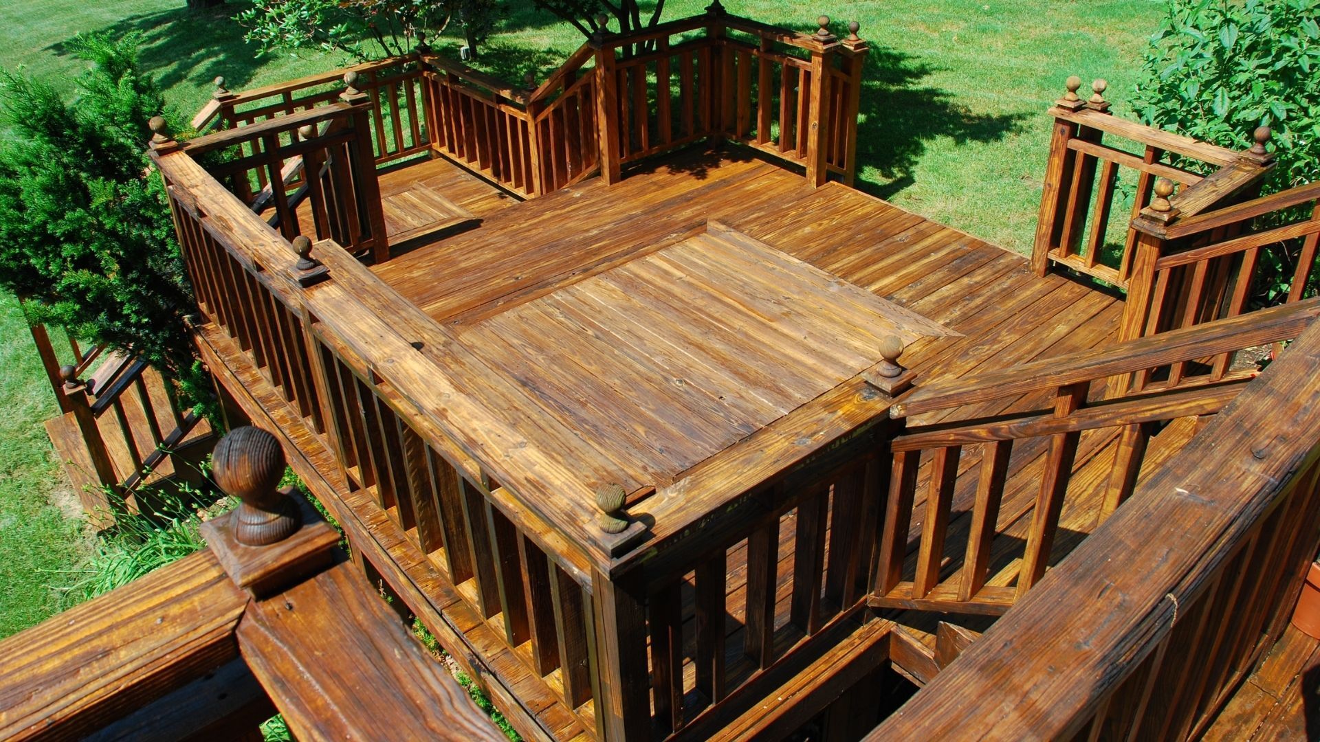 ‘Deck Builders Near Me’ in Victoria, BC for Outdoor Improvement