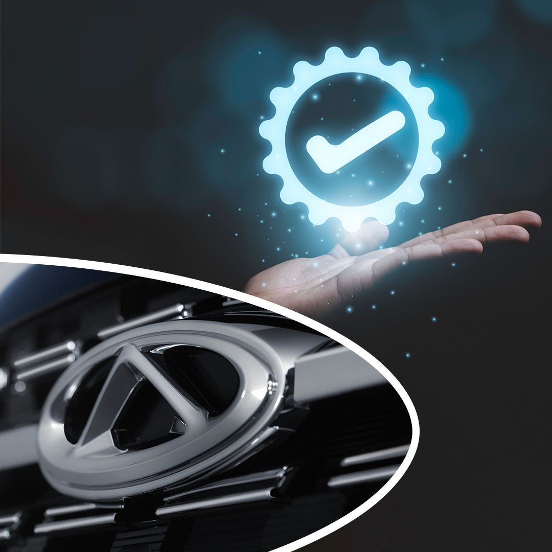 Logotipo do carro Chery com uma mão segurando um símbolo de verificação de qualidade brilhante.