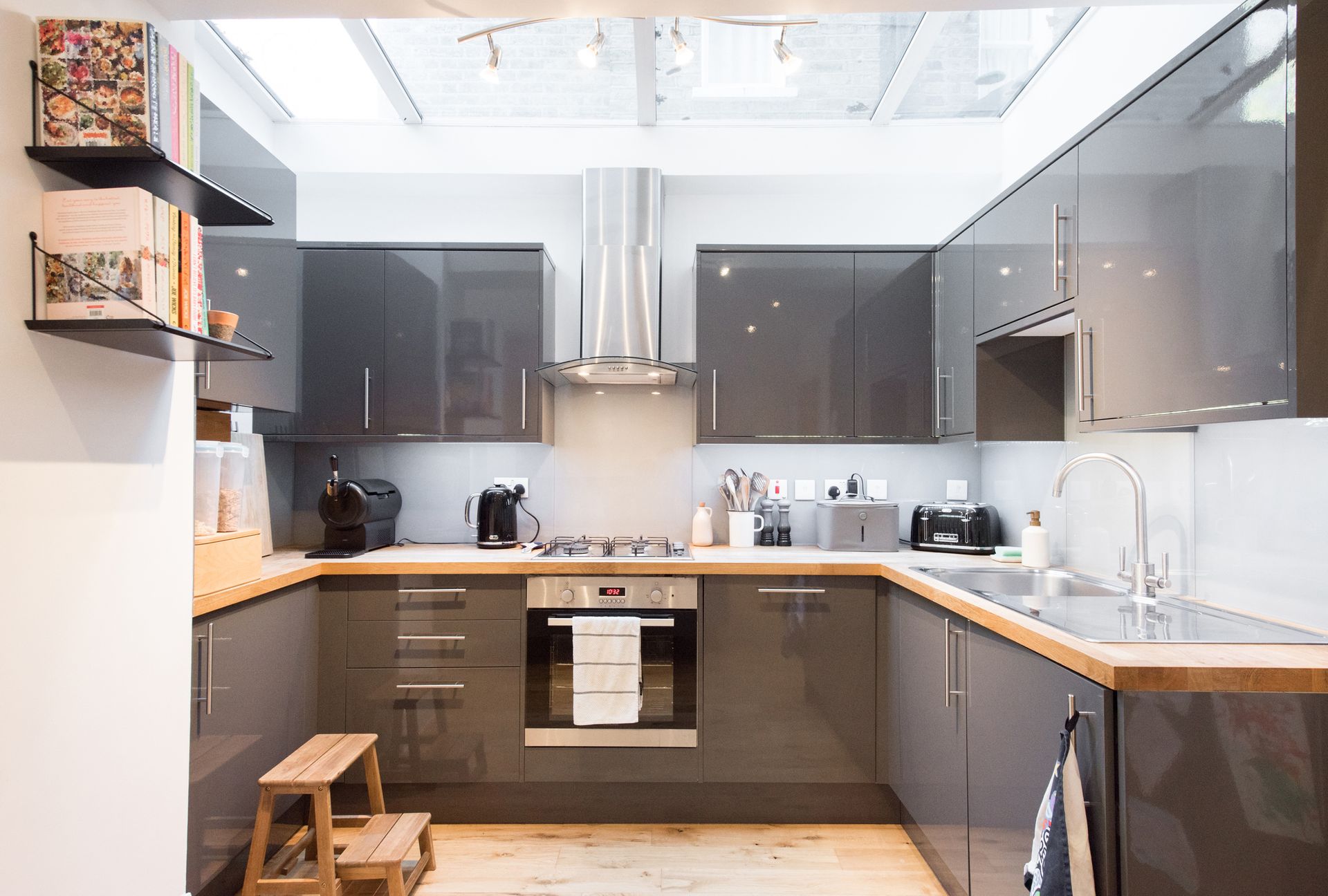 Stylish kitchen remodel with stainless steel appliances in glossy grey | APEX Design Build | St. Paul, MN