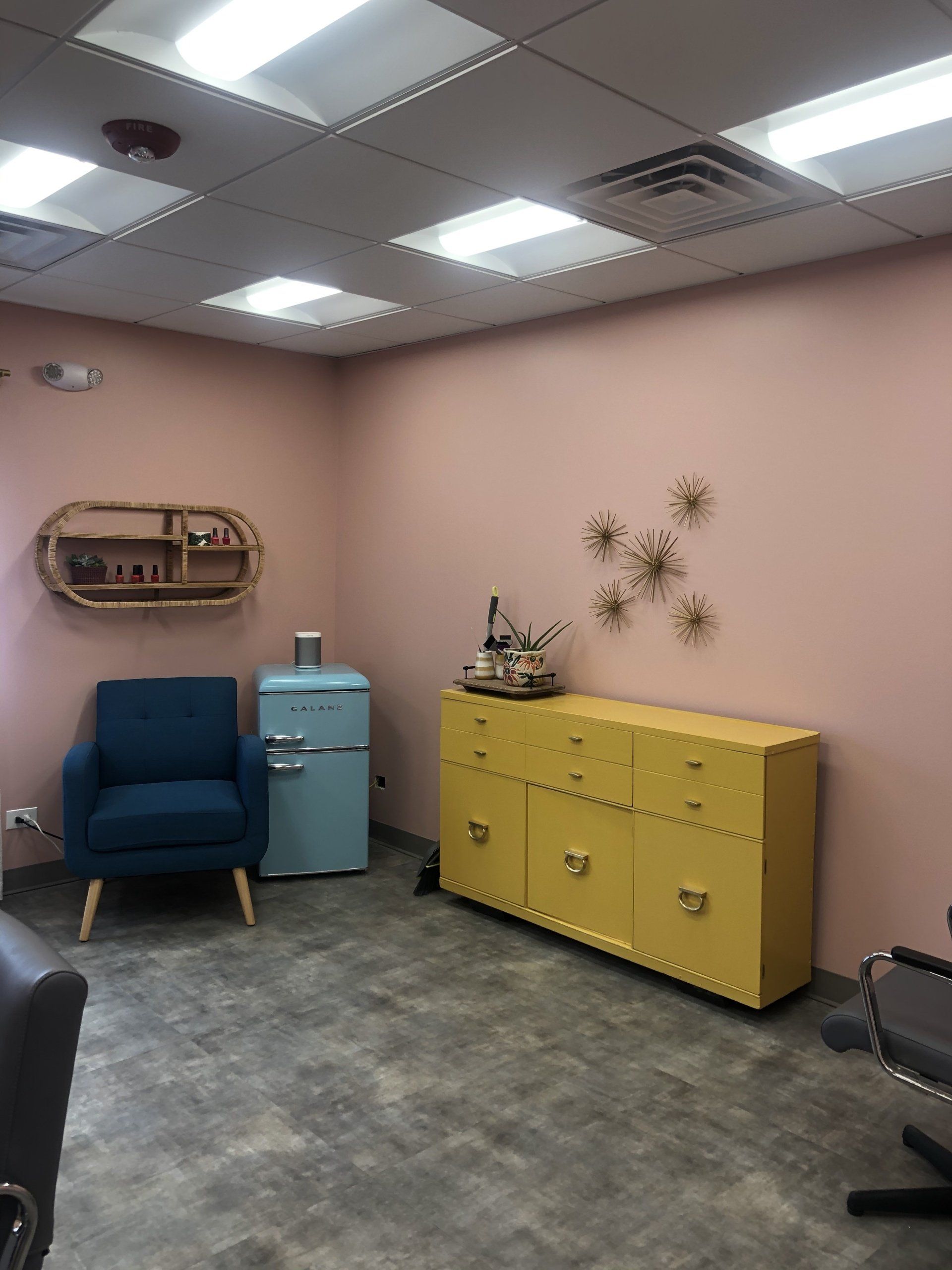 Floor to Ceiling Windows in salon suites for rent