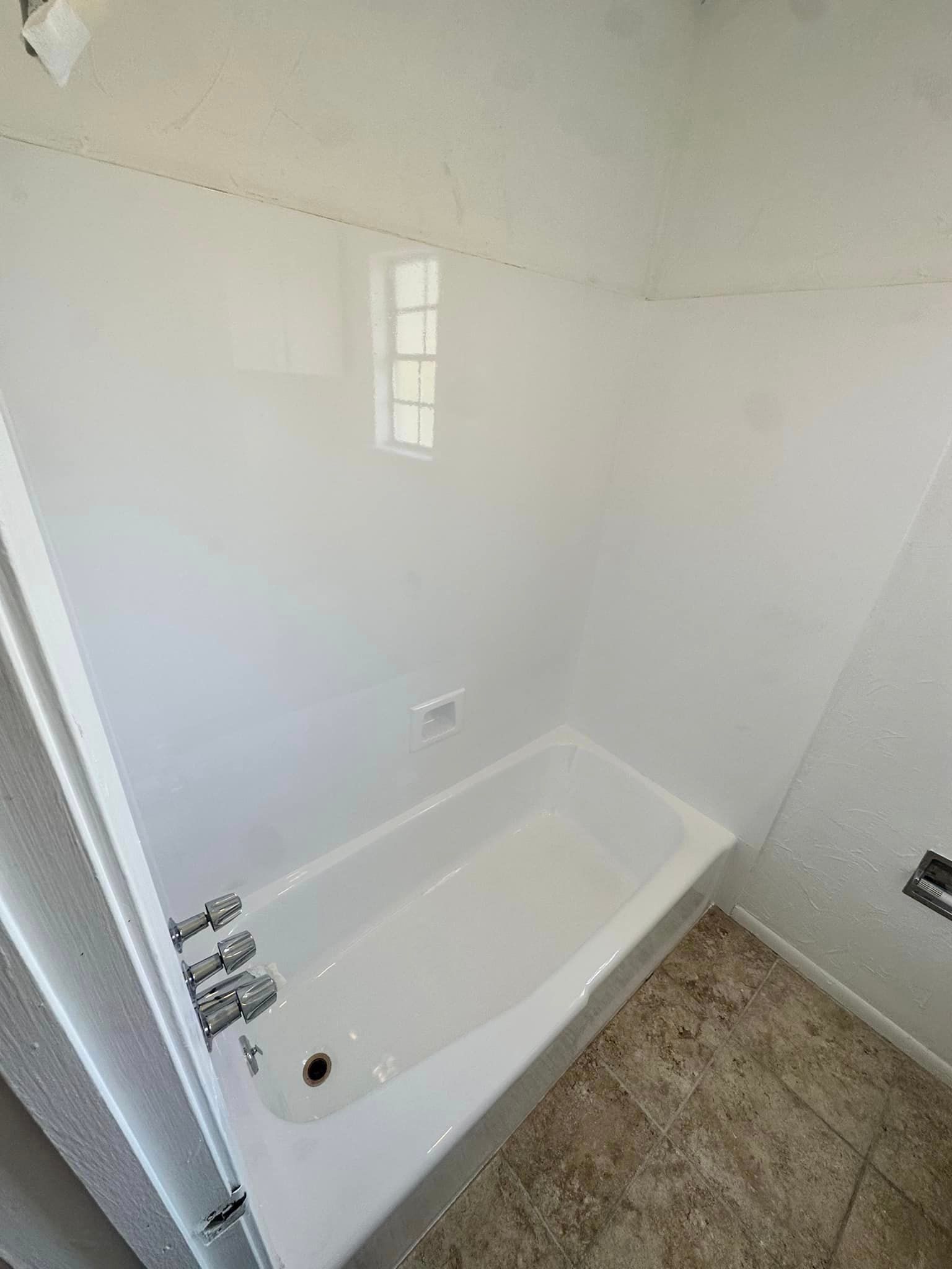 Whole view of clean bathtub — Kenner, LA — SurfacePro Bathtub Refinishing