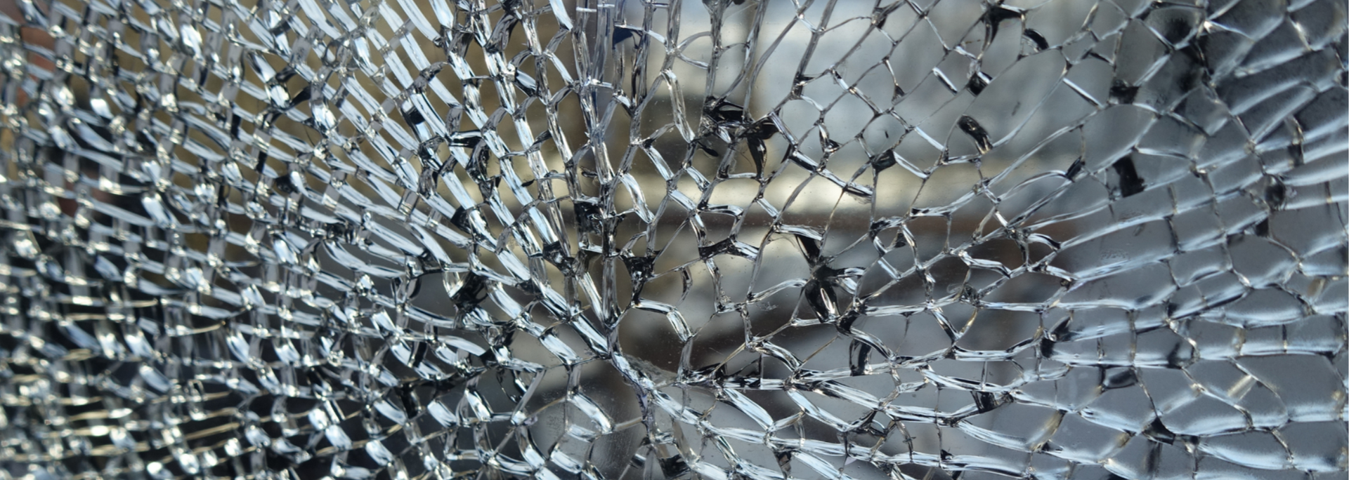 Picture of broken laminated glass. 