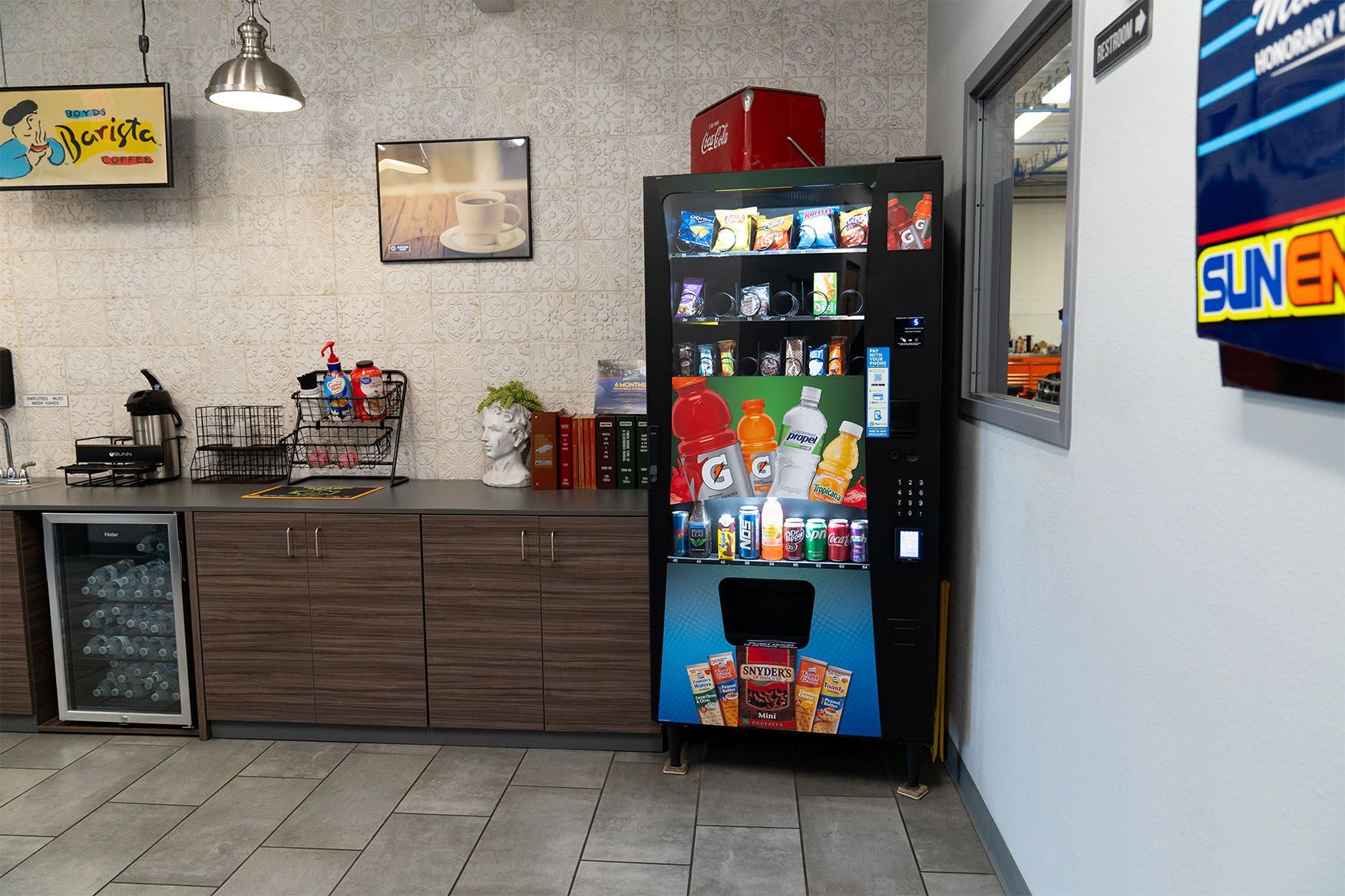 A vending machine in a room with a sign that says sun on it | Zia Automotive