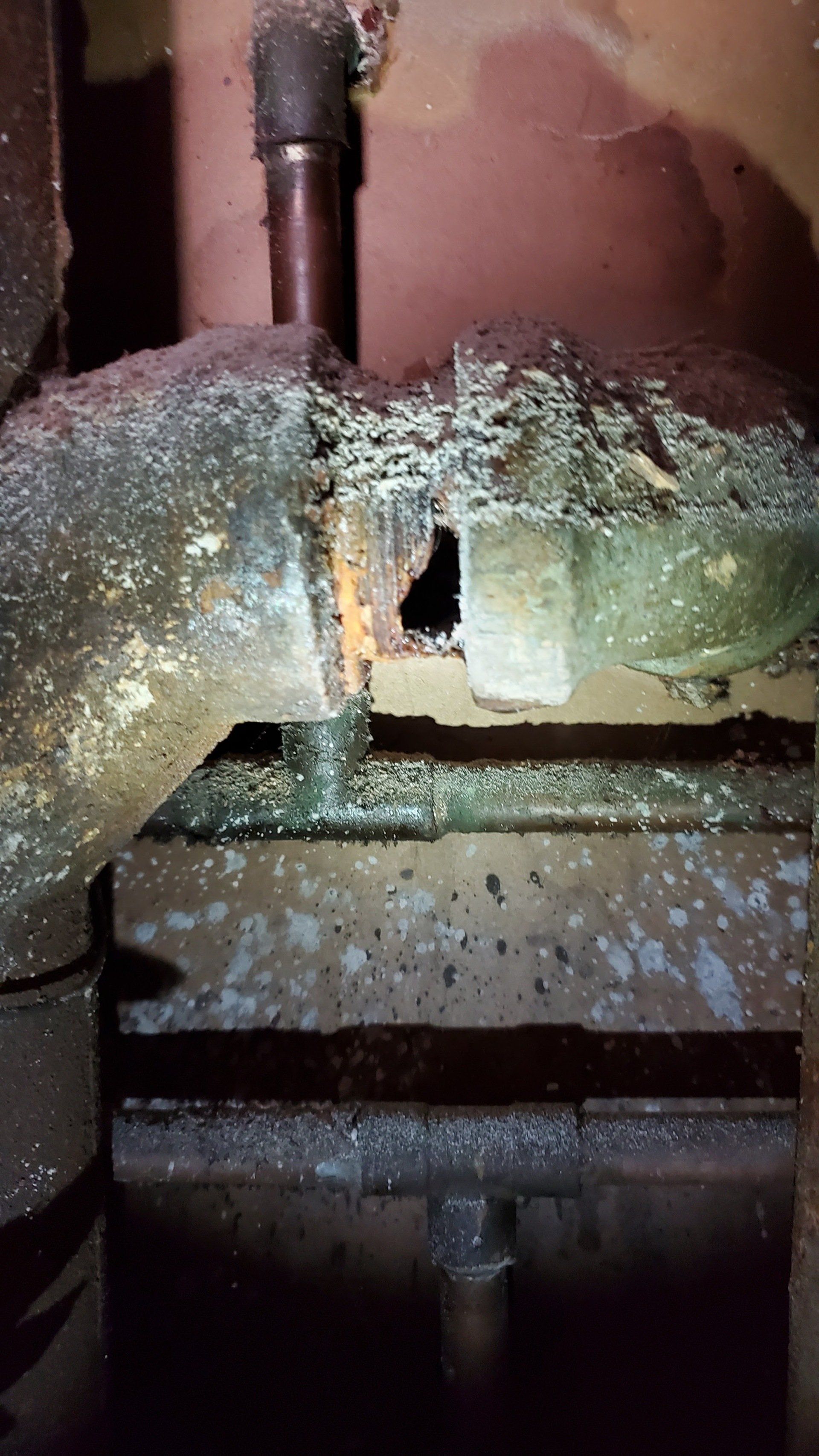 A close up of a pipe with a hole in it.