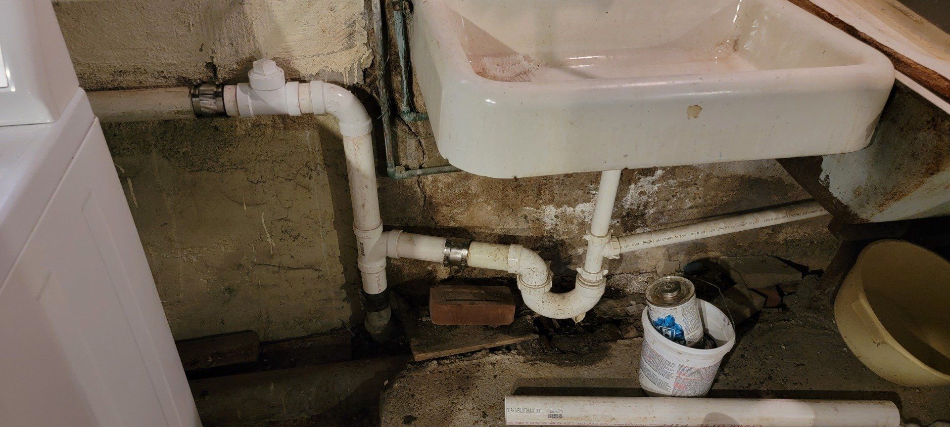 A bathroom sink with a drain pipe underneath it.