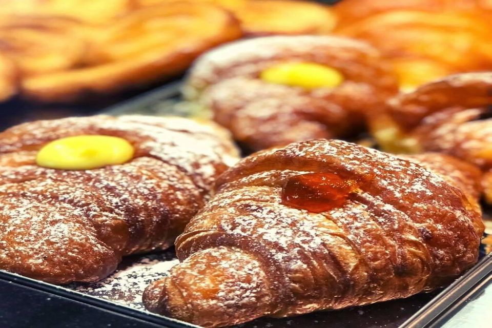 cornetti alla crema e marmellata