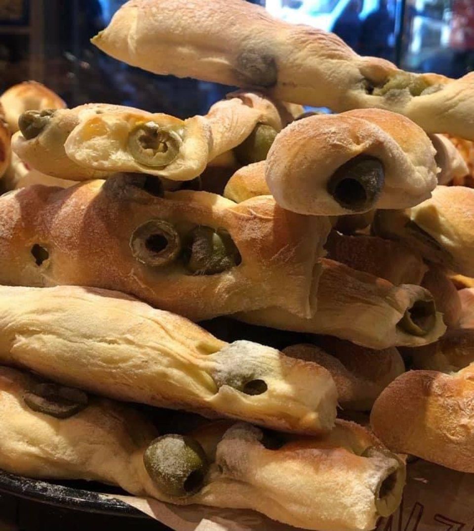 pane alle olive del panificio