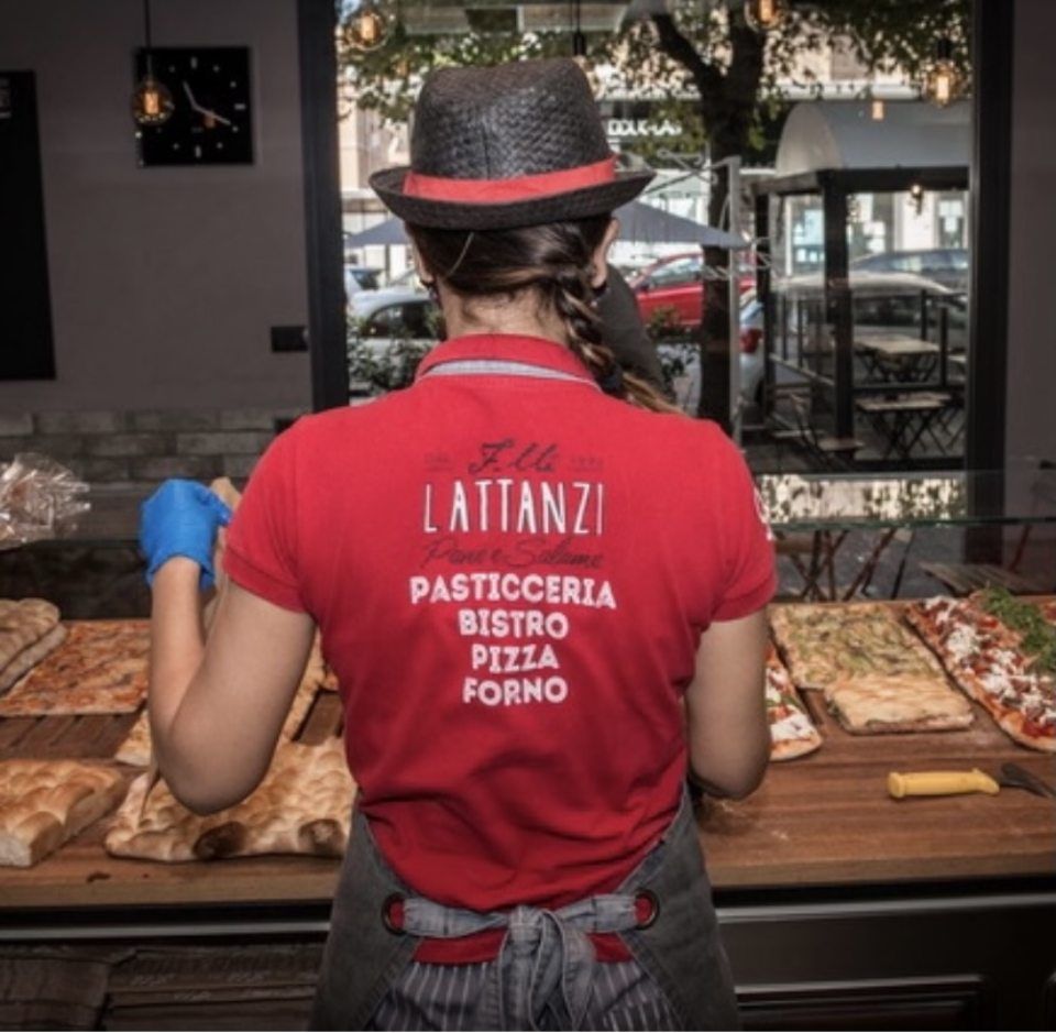 addetto alla vendita di pizza al taglio
