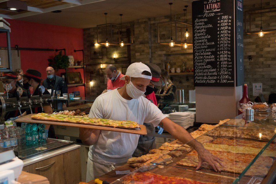 pizza appena sfornata