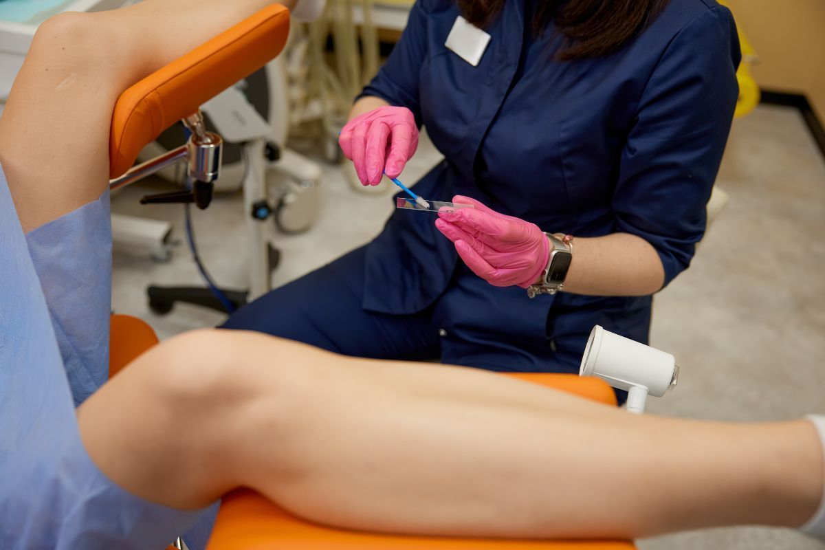como-e-feito-exame-de-microbioma-vaginal-dra-juliana-ribeiro-ginecologista-sao-paulo