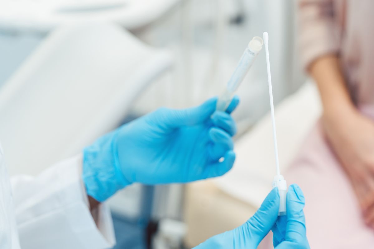 Exame do cotonete em gestantes para identificar o Streptococcus agalactiae: entenda!