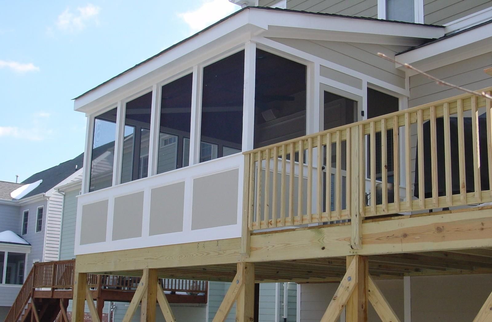 A screened in porch on the side of a house