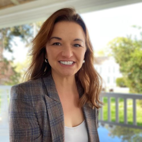 Executive Coach Kathyrne Razniak Offers Expert Career Transition Services to C-Suite Clients.