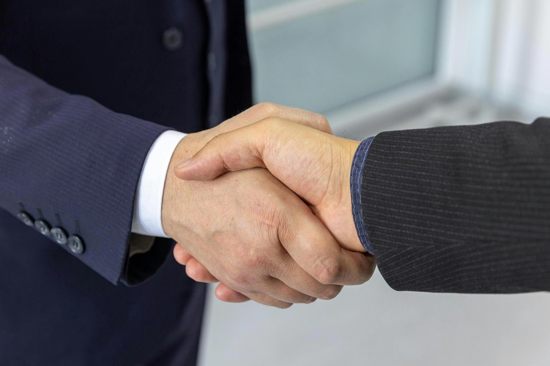 two people shaking hands to form a partnership
