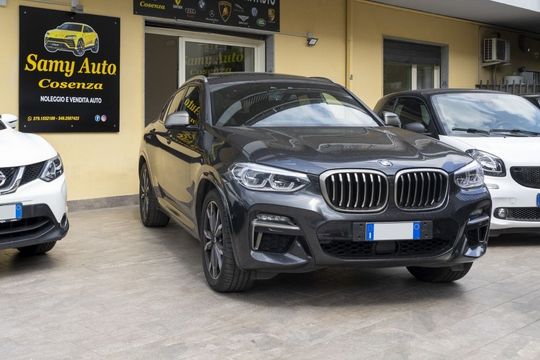 automobile BMW color grigio scuro metallizzato