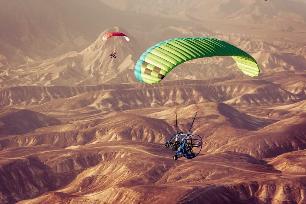 טרקטורון מעופף מעל המדבריות בישראל