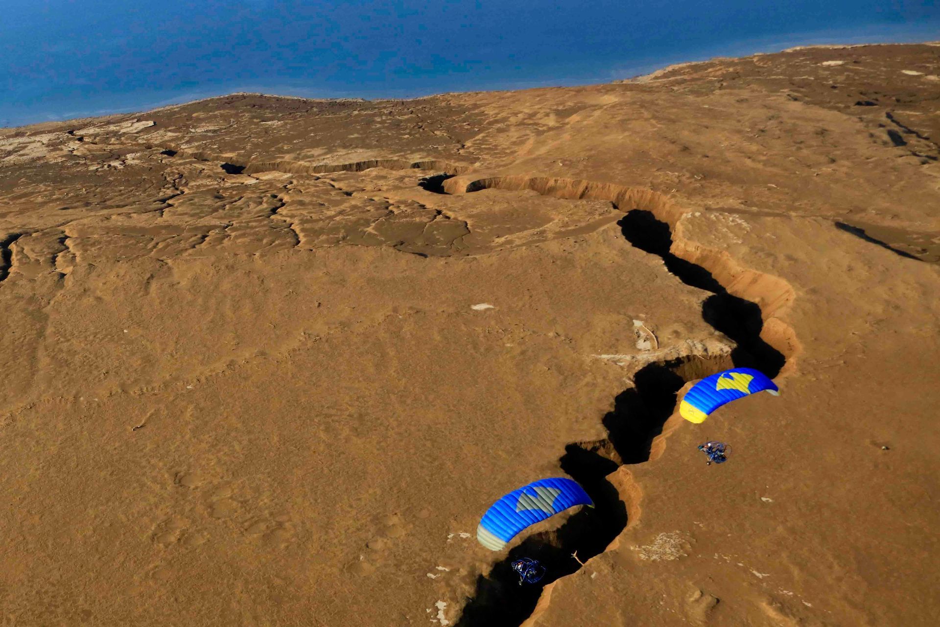 טרקטורון מעופף מסלול מיוחד מעל המדבר