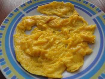 can dogs eat scrambled eggs with cheese