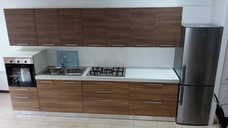 cucina in legno scuro