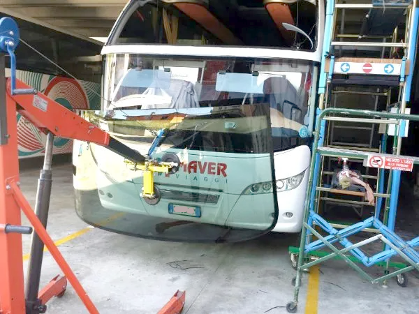 Sostituzione cristalli pullman