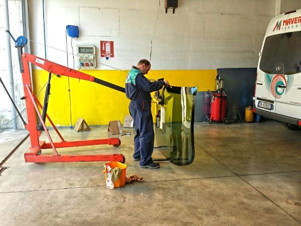 Lavorazioni su lastre vetro