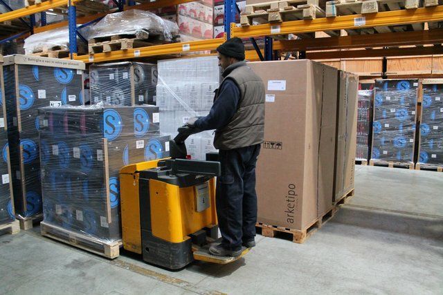 deposito per merci industriali