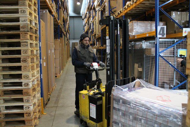 magazzino per merci industriali