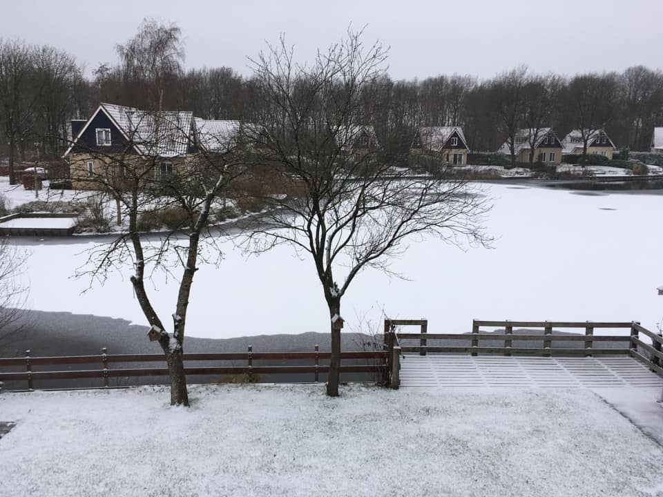 Winter op vakantiepark het Timmerholt in Westerbork bij landhuis 133