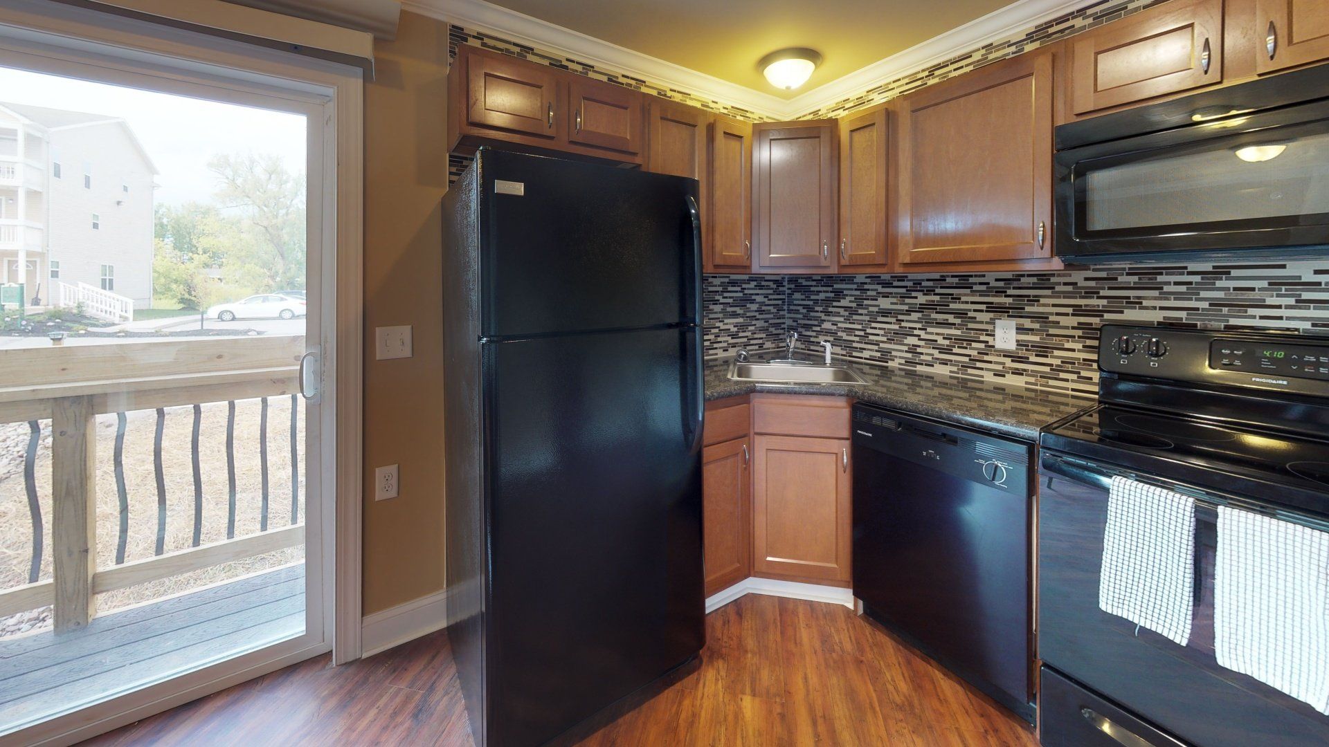 3 Bed 3 Bath 1st Floor Alexander Estates Kitchen