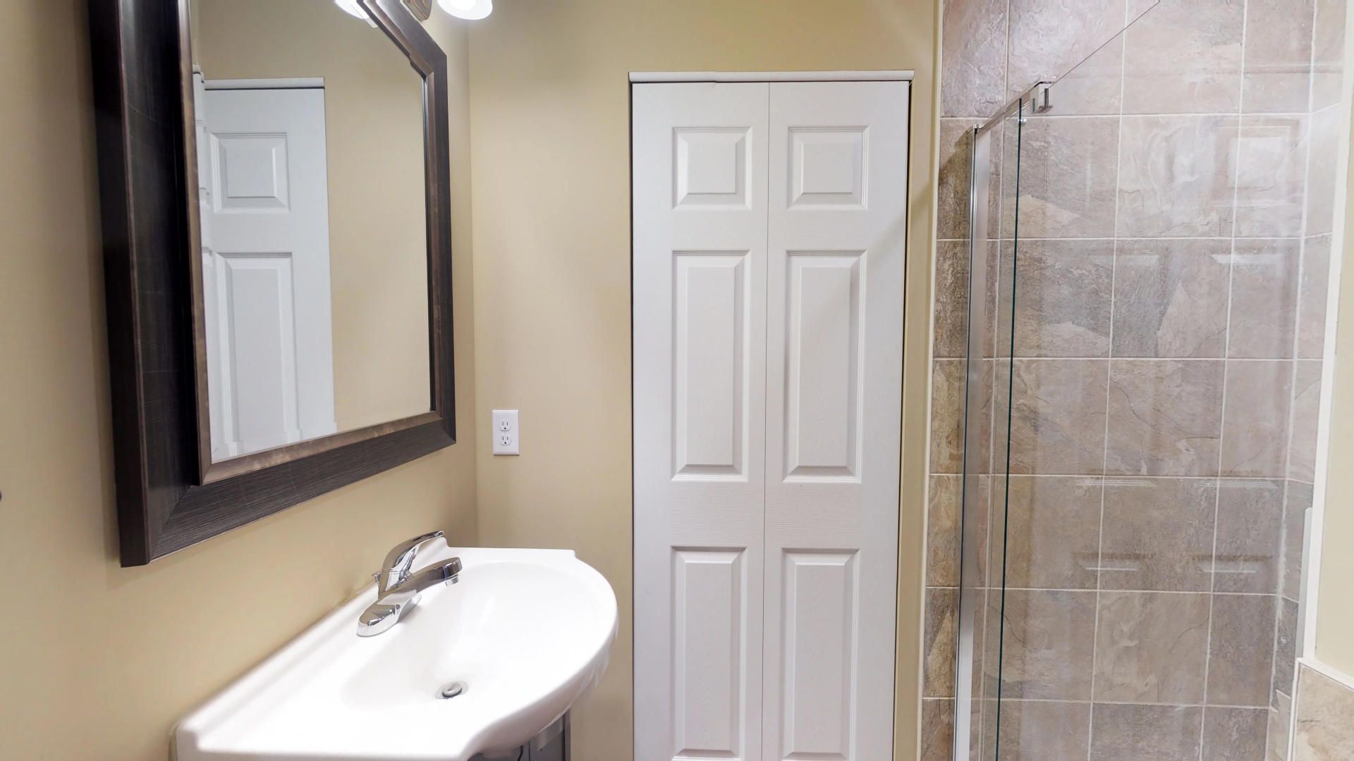 3 Bed 3 Bath 1st Floor Alexander Estates Bathroom