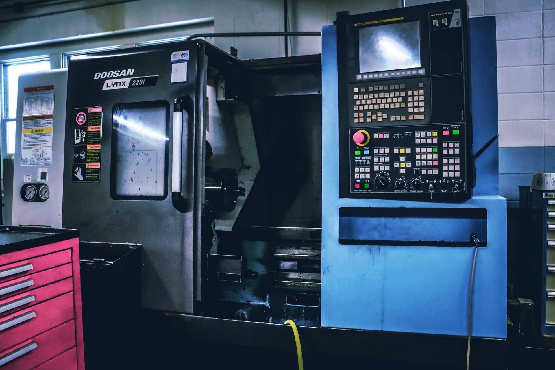 A machine that has the word doosan on it