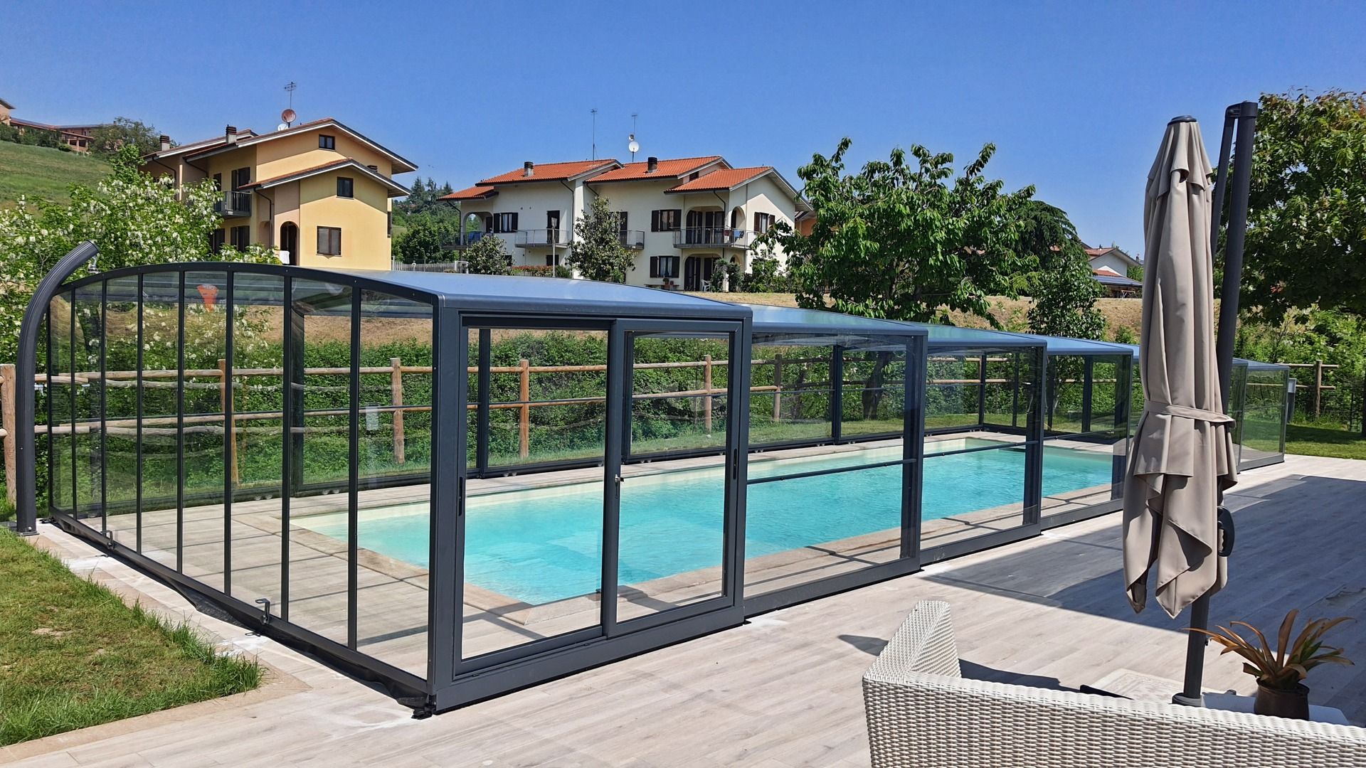 La Copertura della Piscina: Un Accessorio Indispensabile per la Tua