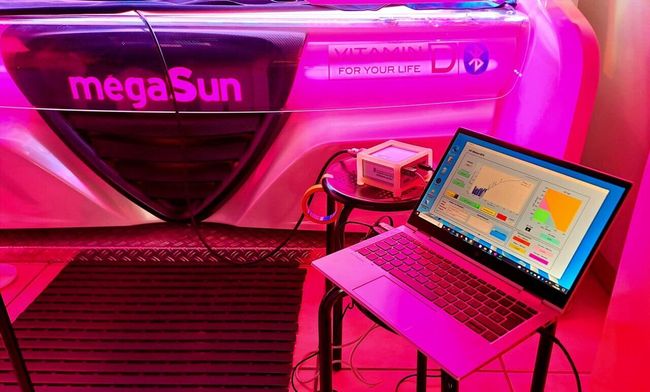 Computer mit Messungen im Solarium