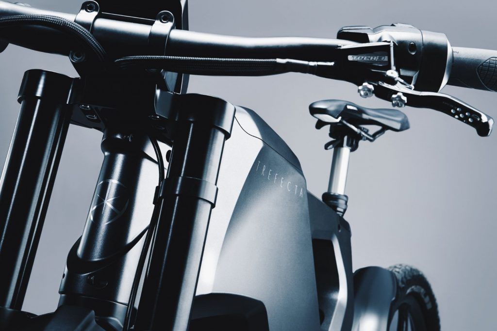 A close up of the handlebars of a motorcycle