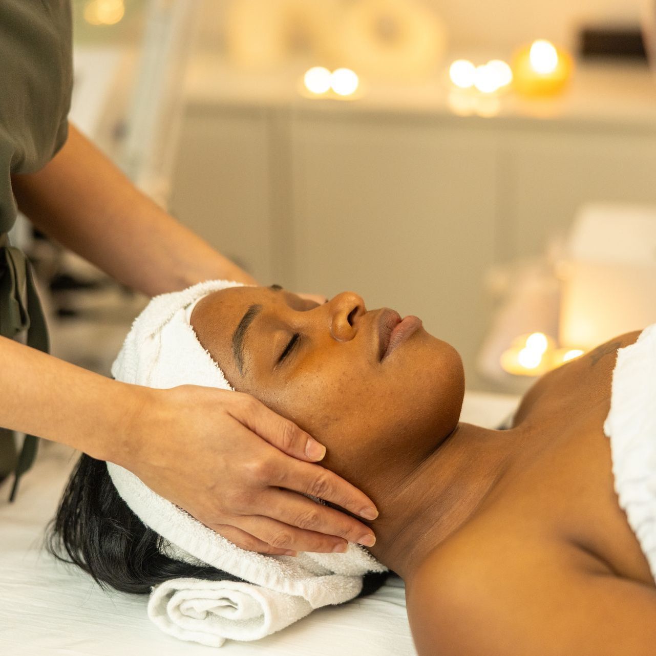 A woman is giving a man a massage in a spa.