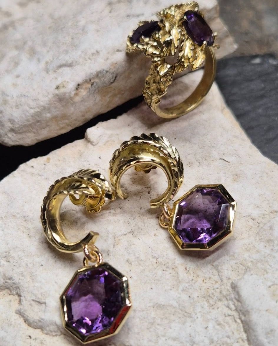 Discover the elegance of Italian goldsmithing in a private atelier where ancient Etruscan and Roman techniques meet modern design. Choose your gemstones, witness expert artisans crafting unique, made-to-measure jewels, and, on request, enjoy a gemologist consultation for a truly personalized, timeless creation.