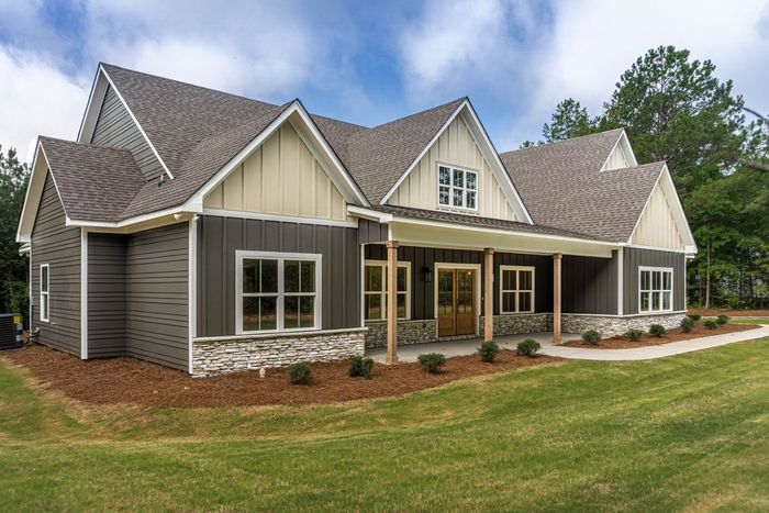 New home built in Smiths Station AL