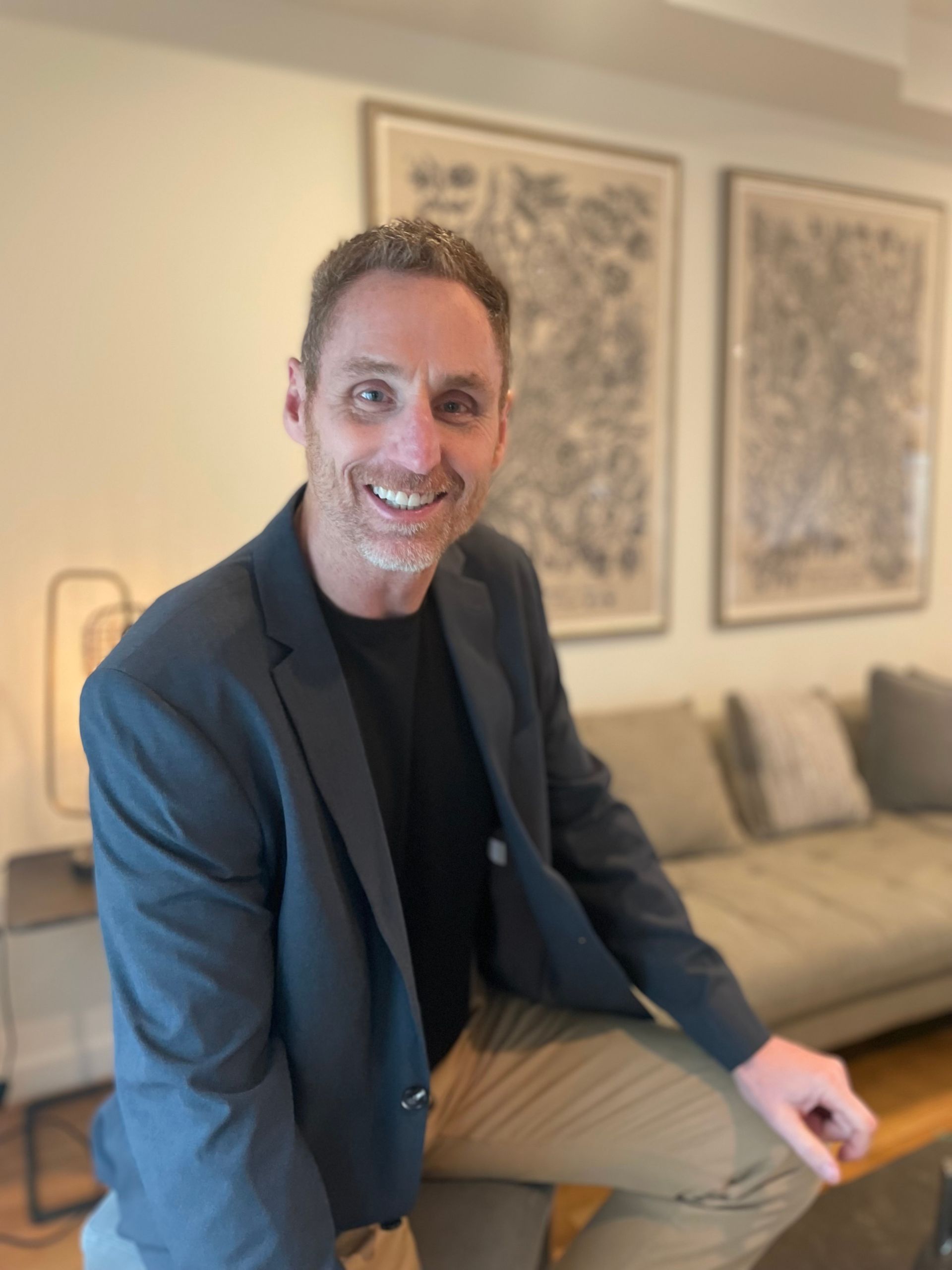 A dining room with a round table and chairs.