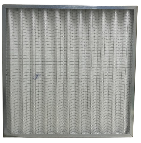 un grande magazzino pieno di molti scaffali .