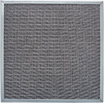 un grande magazzino pieno di molti scaffali .