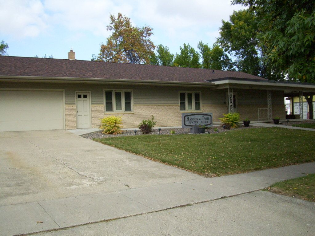 A house with a sign in front of it that says ' memorial park '