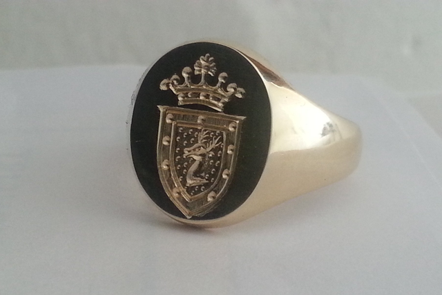 Hallmarked Sterling silver Crest / Monogram Traditional Signet Ring