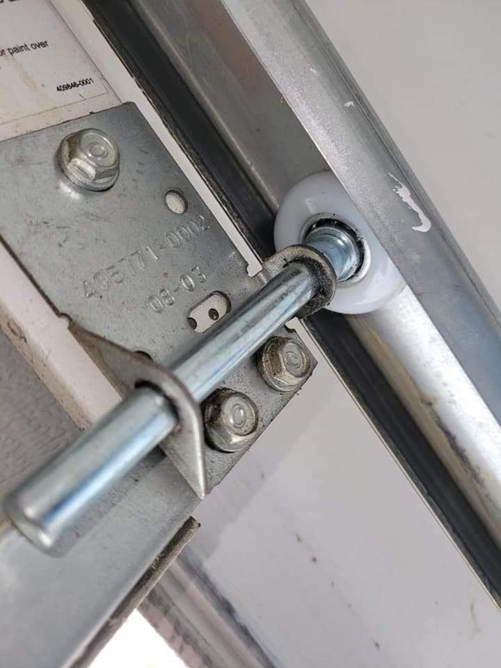 A close up of a garage door latch on a garage door.