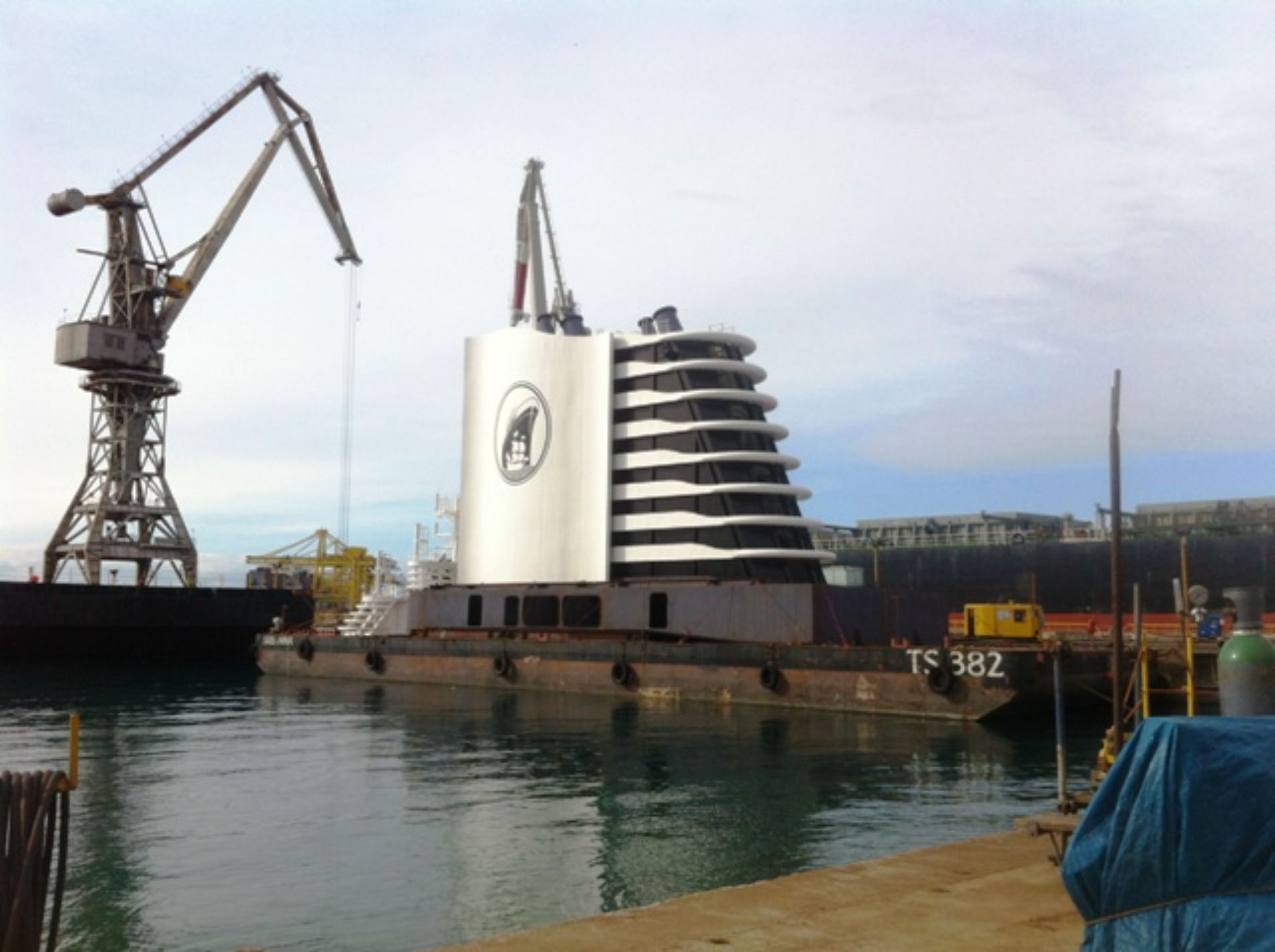 lavori in un cantiere navale